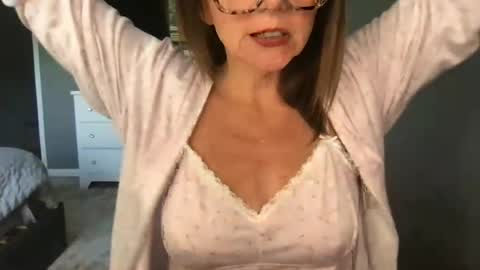 Snapshot of sassynsweetmilf chatting on 06.16.26 sassynsweetmilf online show from 06.16.26