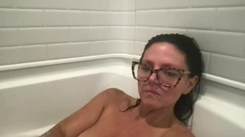 Snapshot of sassynsweetmilf chatting on 07.04.26 sassynsweetmilf online show from 07.04.26