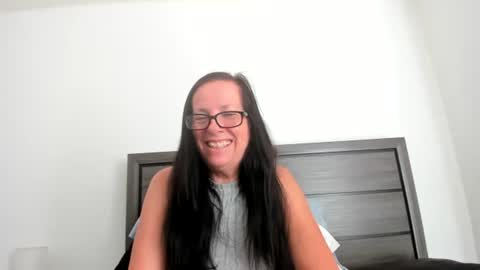 sassypeachgoddess online show from 10.08.25