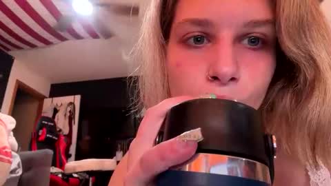 Snapshot of sassysquirtsmmm chatting on 05.03.26 sassysquirtsmmm online show from 05.03.26