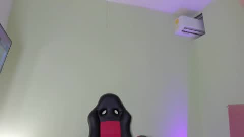 Snapshot of sasuke_uchiha12 chatting on 02.20.25 Evans Williams online show from 02.20.25