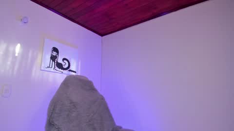    im expecting 300 thumbs up on my altar online show from 01.23.25