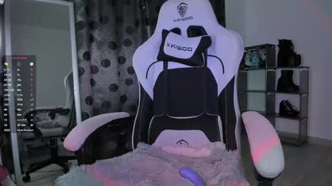    im expecting 300 thumbs up on my altar online show from 03.06.25