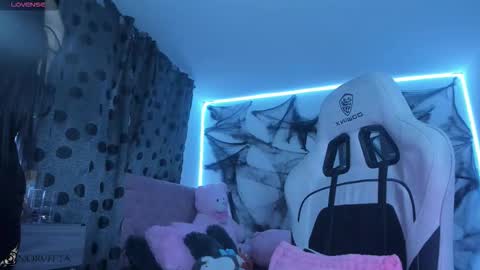    im expecting 300 thumbs up on my altar online show from 10.10.25