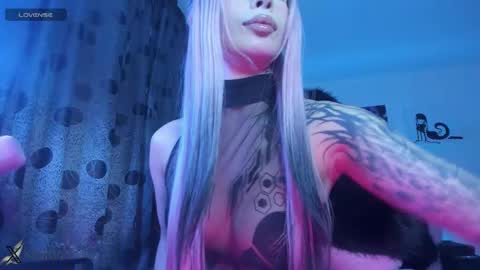 Snapshot of satanbabee_ chatting on 01.18.26 im expecting 300 thumbs up on my altar online show from 01.18.26