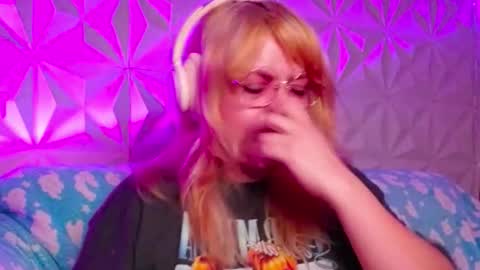 Gina George online show from 10.12.25