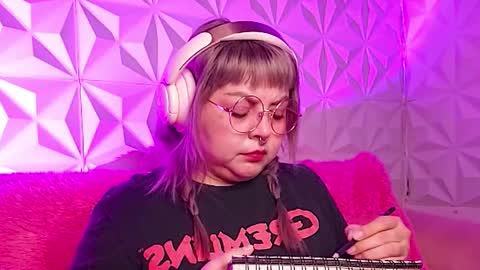 Gina George online show from 11.09.25