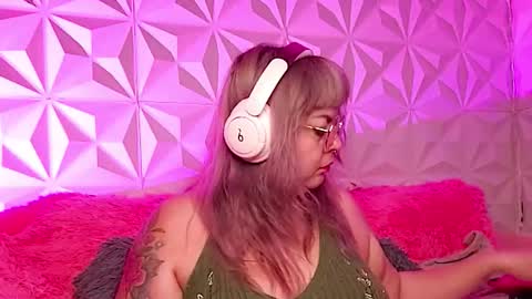 Gina George online show from 11.25.25