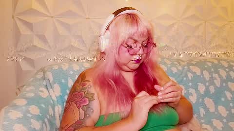 Snapshot of satyn_doll chatting on 06.04.26 Gina George online show from 06.04.26