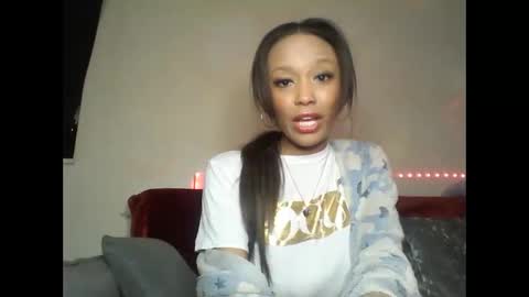 Snapshot of saucy_shanice chatting on 01.05.25 Shaniiice online show from 01.05.25