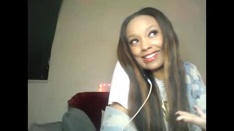 Snapshot of saucy_shanice chatting on 01.05.25 Shaniiice online show from 01.05.25