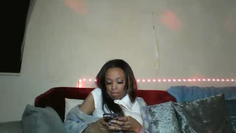 Snapshot of saucy_shanice chatting on 02.05.25 Shaniiice online show from 02.05.25