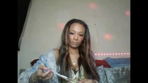 Snapshot of saucy_shanice chatting on 02.08.25 Shaniiice online show from 02.08.25
