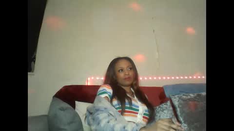 Snapshot of saucy_shanice chatting on 02.11.25 Shaniiice online show from 02.11.25