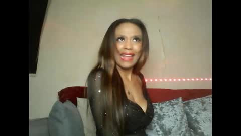 Snapshot of saucy_shanice chatting on 02.14.25 Shaniiice online show from 02.14.25