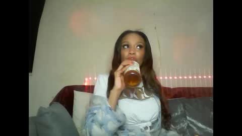 Snapshot of saucy_shanice chatting on 03.06.25 Shaniiice online show from 03.06.25