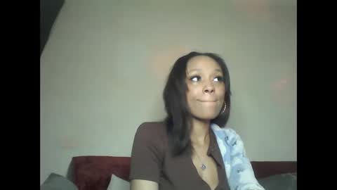 Snapshot of saucy_shanice chatting on 09.08.25 Shaniiice online show from 09.08.25