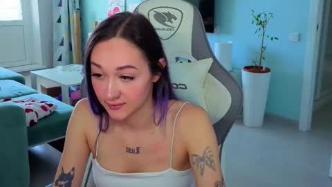Snapshot of savage_lust_ chatting on 04.29.26 Ariel online show from 04.29.26