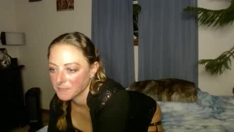 Snapshot of savannahlush chatting on 11.17.25 savannahlush online show from 11.17.25