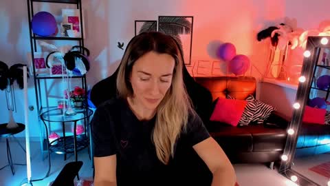 Snapshot of save_the_qween chatting on 12.23.24 save the qween online show from 12.23.24