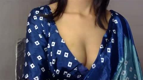 Snapshot of saxee_love chatting on 12.23.24 saxee online show from 12.23.24