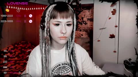 pronoun she. name Mary. age 21. online show from 12.29.24