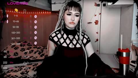 pronoun she. name Mary. age 21. online show from 01.07.25