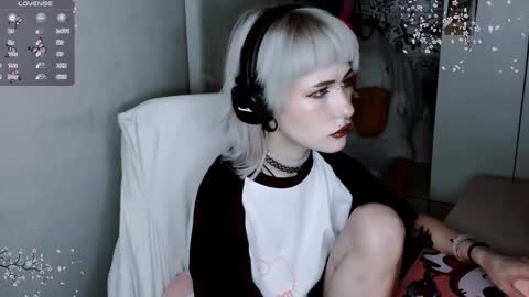 pronoun she. name Mary. age 21. online show from 11.09.25