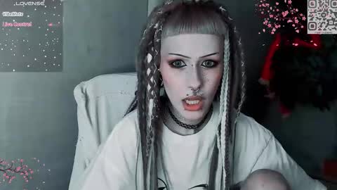 pronoun she. name Mary. age 21. online show from 12.04.25