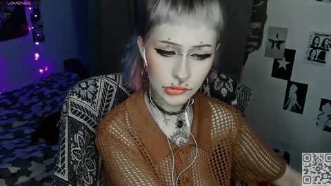 pronoun she. name Mary. age 21. online show from 04.05.26