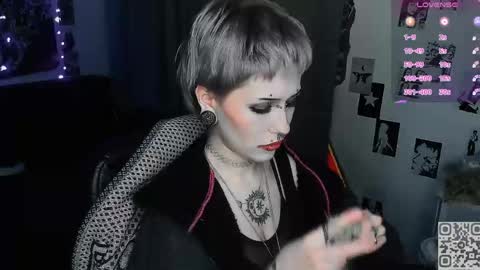 pronoun she. name Mary. age 21. online show from 04.14.26