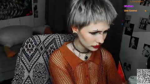 pronoun she. name Mary. age 21. online show from 04.16.26