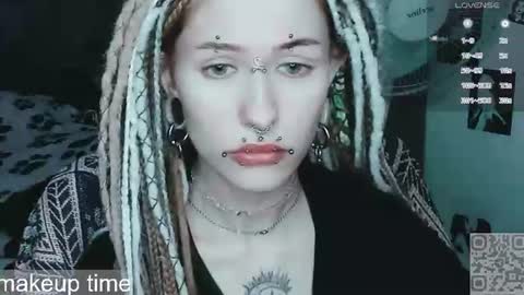Snapshot of say_mary chatting on 06.11.26 pronoun she. name Mary. age 21. online show from 06.11.26
