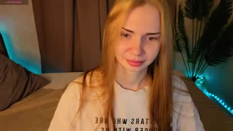 Kira  GMT 7 Mon Thu-Sun  0800am-0200pm  online show from 04.15.26