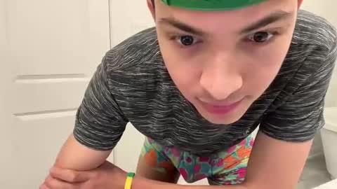 Snapshot of sbouchikh03 chatting on 12.20.25 sbouchikh03 online show from 12.20.25