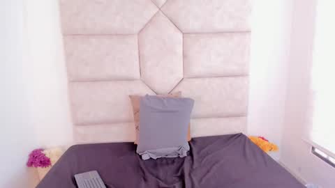 Snapshot of scaarlett_22 chatting on 10.29.25 scaarlett_22 online show from 10.29.25