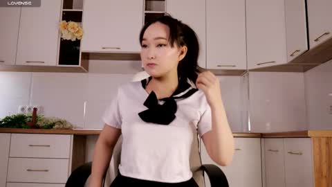 Snapshot of scamelia chatting on 10.20.25 scamelia online show from 10.20.25