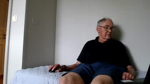 Snapshot of scandxx chatting on 06.12.26 Scand online show from 06.12.26