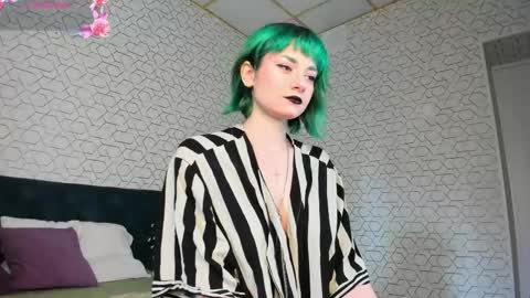 Snapshot of scarle_whisper chatting on 05.18.26 Emmy online show from 05.18.26
