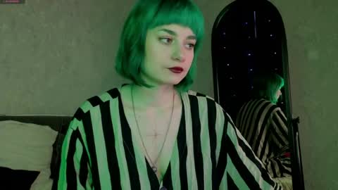 Snapshot of scarle_whisper chatting on 05.19.26 Emmy online show from 05.19.26
