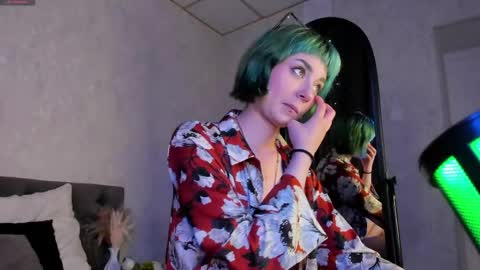Snapshot of scarle_whisper chatting on 05.28.26 Emmy online show from 05.28.26