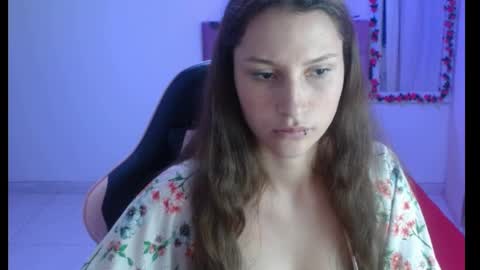 Snapshot of scarlet118082 chatting on 04.28.26 scarlet118082 online show from 04.28.26