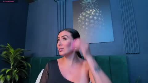 Scarlet Edwars online show from 04.17.26