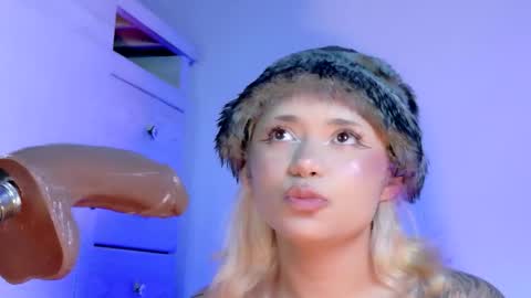 scarlet_gold online show from 04.21.26