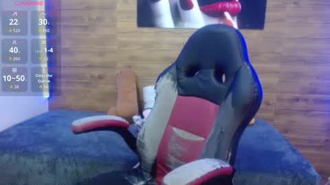 Snapshot of scarlet_hans chatting on 06.19.26 scarlet_hans online show from 06.19.26