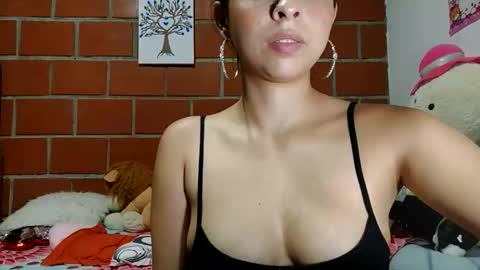 Snapshot of scarlet_muse18 chatting on 05.27.26 scarlet_muse18 online show from 05.27.26