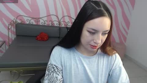 Snapshot of scarlet_queen4 chatting on 02.14.26 Kimberly online show from 02.14.26