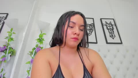 Snapshot of scarlet_stan22 chatting on 02.18.25 Isa online show from 02.18.25