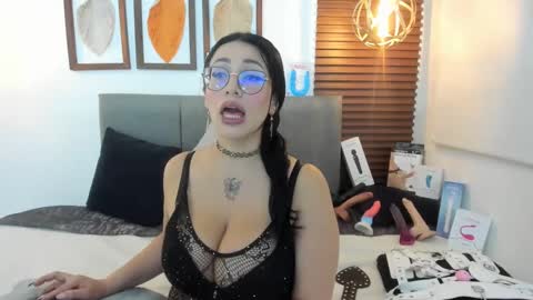 Snapshot of scarleth_swann chatting on 01.09.25 scarleth online show from 01.09.25
