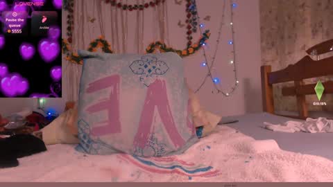 Snapshot of scarlethh_hott chatting on 12.20.24 scarlethh hott online show from 12.20.24